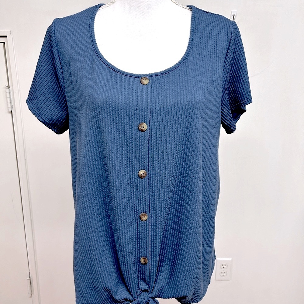 NWT. Set the Stage Denim Color-Tie Front Blouse Size XL